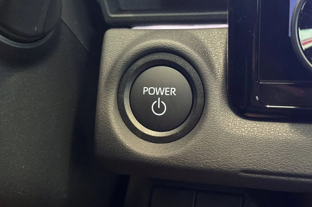 New 2026 Wind Chill Pearl with Midnight Black Metallic roof <sup>1</sup> Toyota  XSE image 23