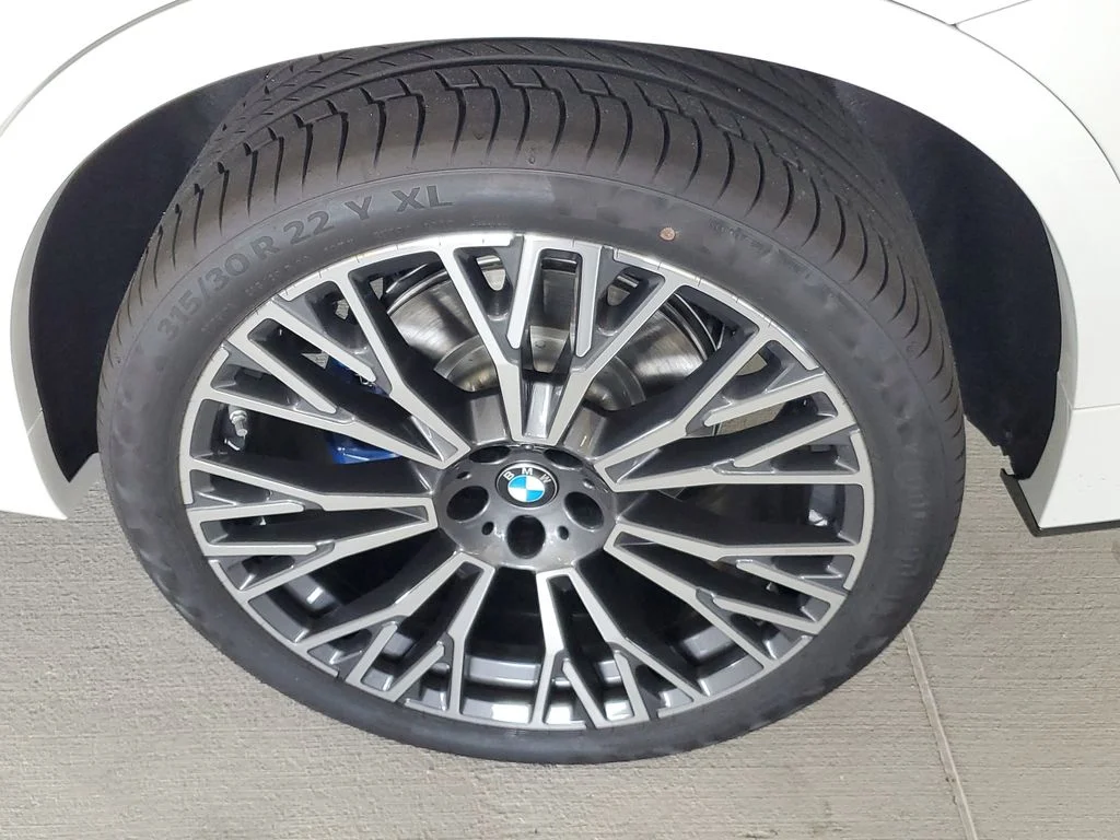 Used 2026 White BMW sDrive40i image 5