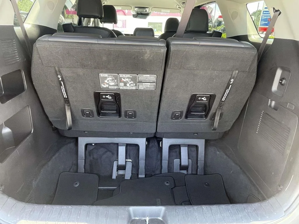 Used 2025 Gray Kia LXS image 8