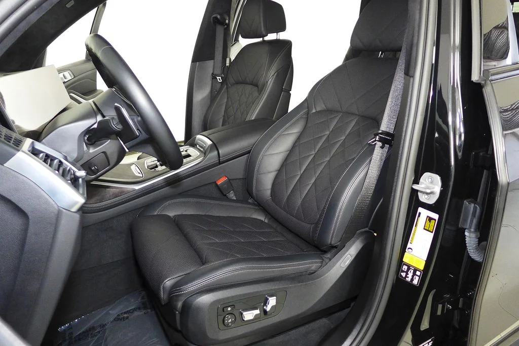 Used 2024 Black BMW xDrive40i image 23