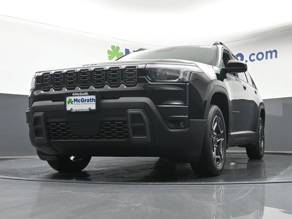 New 2026 Diamond Black Crystal Pearl-Coat Exterior Paint Jeep Laredo image 6