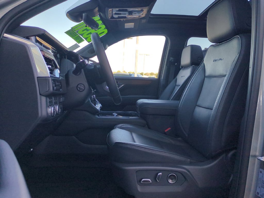 2026 GMC Yukon XL Denali - Photo 23