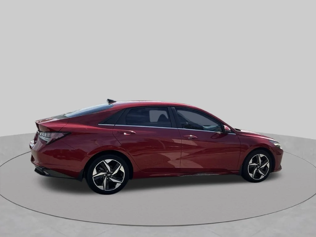 Used 2022 Red Hyundai Limited image 9