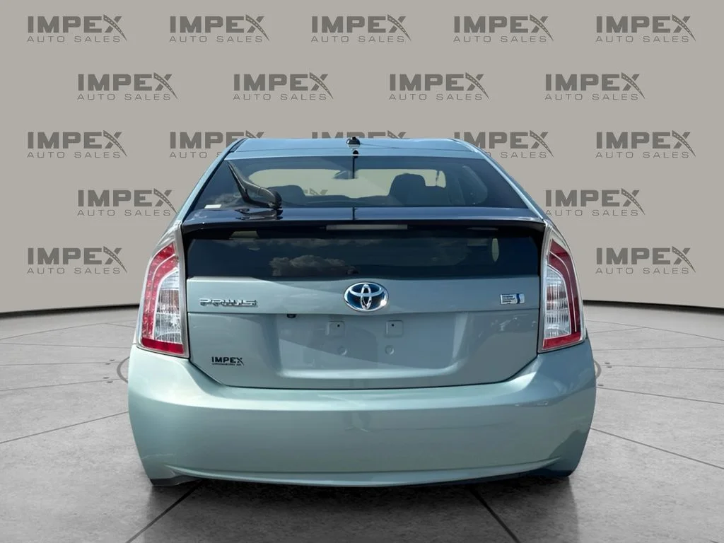 Used 2013 Beige Toyota Three image 4