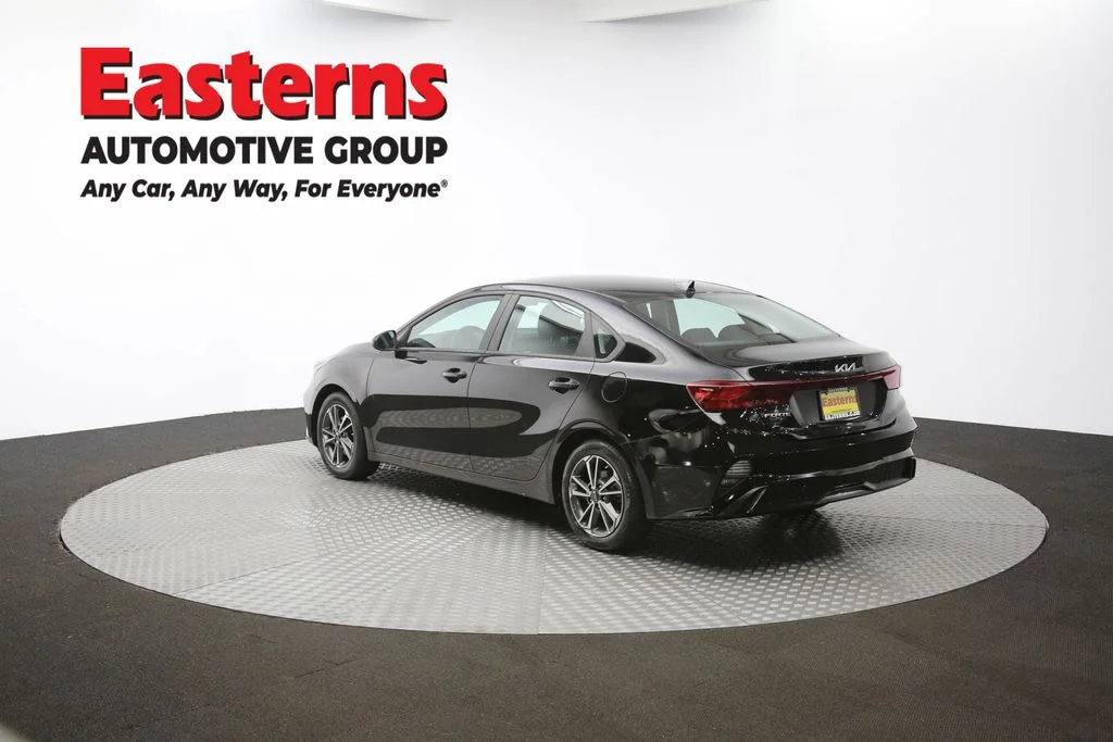 Used 2022 Black Kia LXS image 61