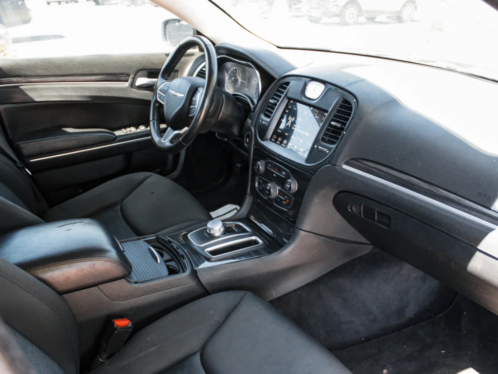 Used 2018 Gloss Black Chrysler Touring image 25