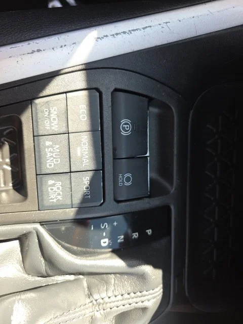 Used 2022 Silver Toyota LE image 18