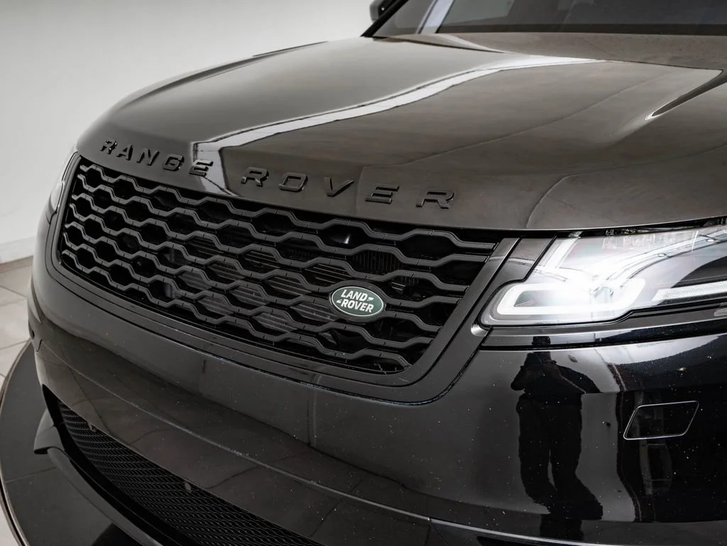 Used 2019 Santorini Black Metallic Land Rover R-Dynamic SE image 16