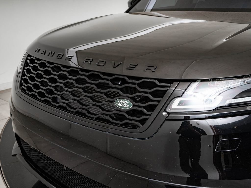Used 2019 Santorini Black Metallic Land Rover R-Dynamic SE image 16