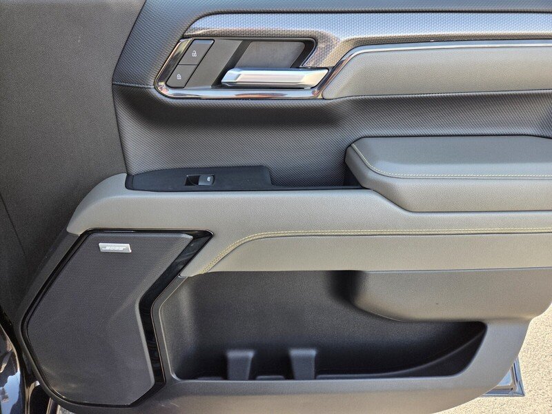 Used 2022 Gray Chevrolet ZR2 image 22