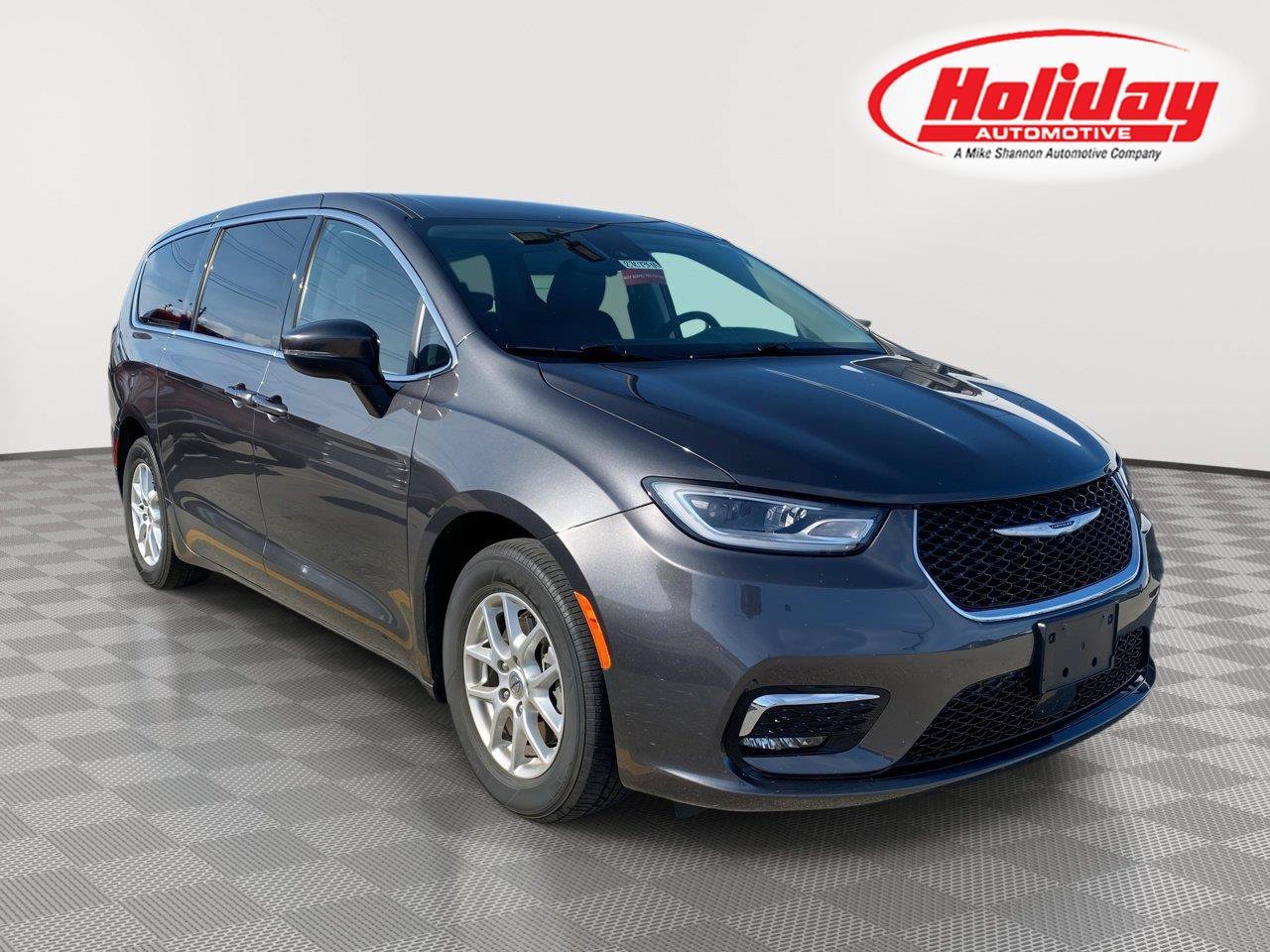 Used 2023 Gray Chrysler Touring L image 1