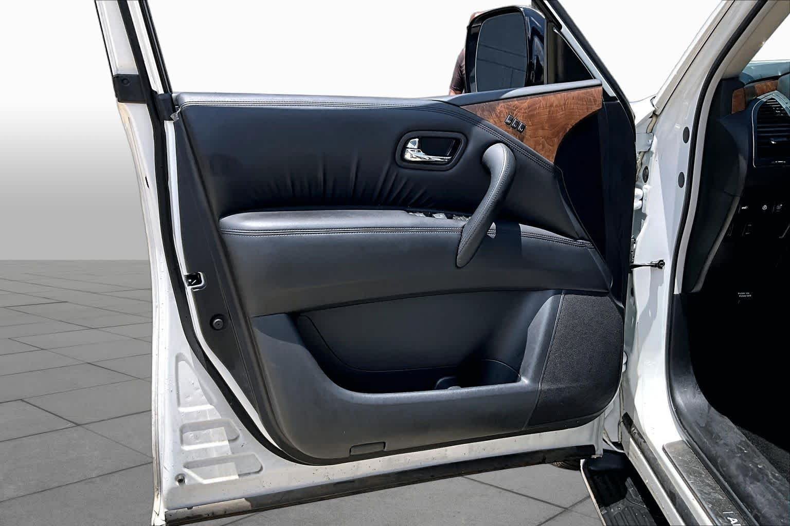 Used 2024 Aspen White Tricoat Nissan SL image 20