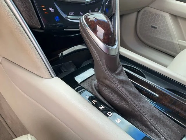 Used 2013 White Cadillac Luxury image 27