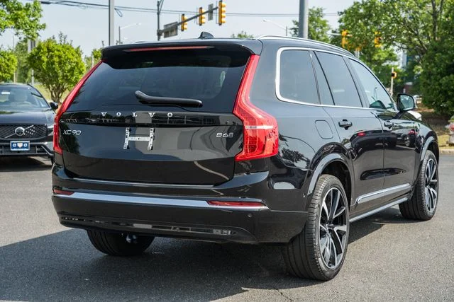 Certified Used 2023 Onyx Black Volvo Plus image 5