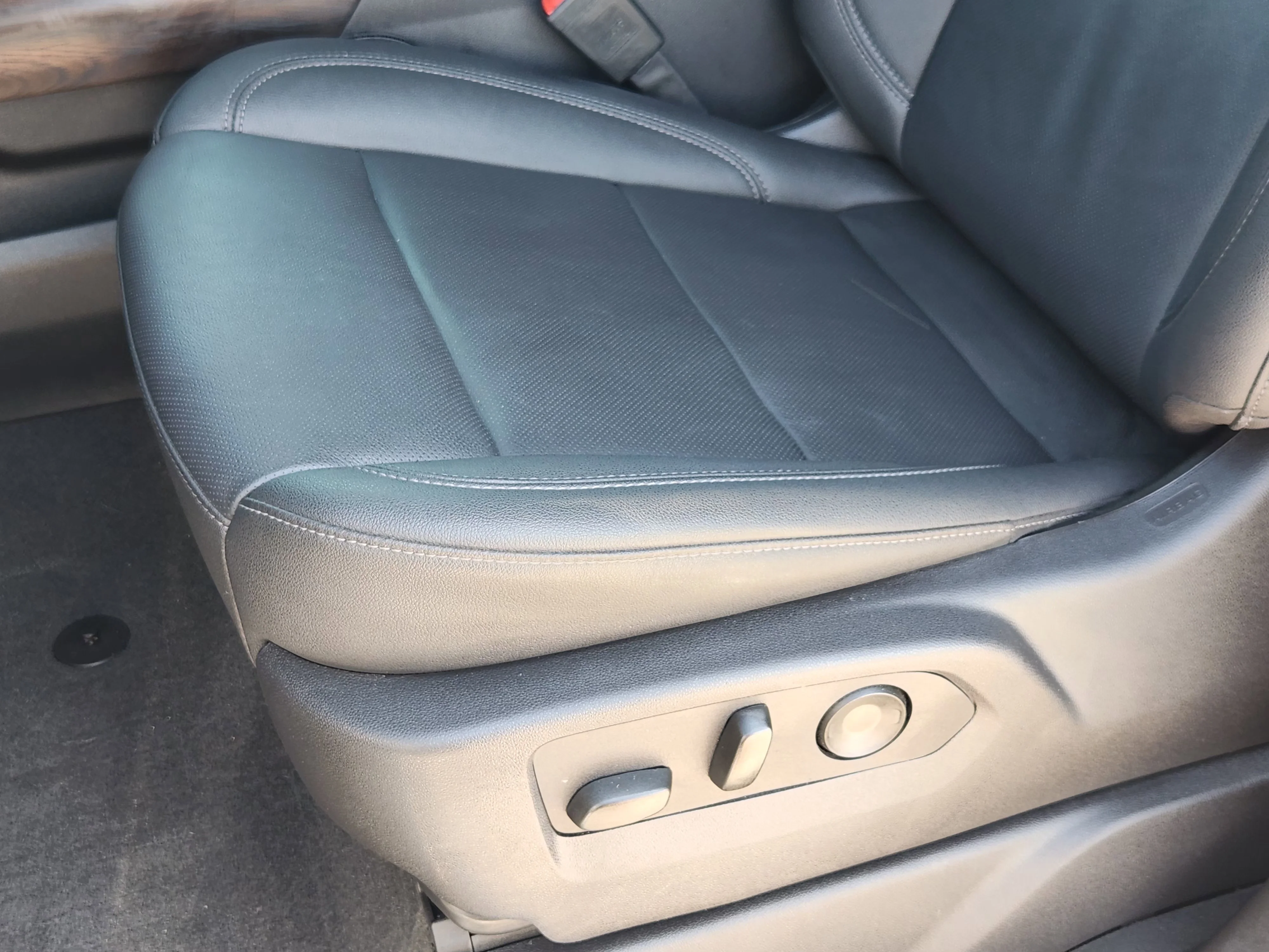 Used 2026 Sterling Metallic GMC SLT image 25