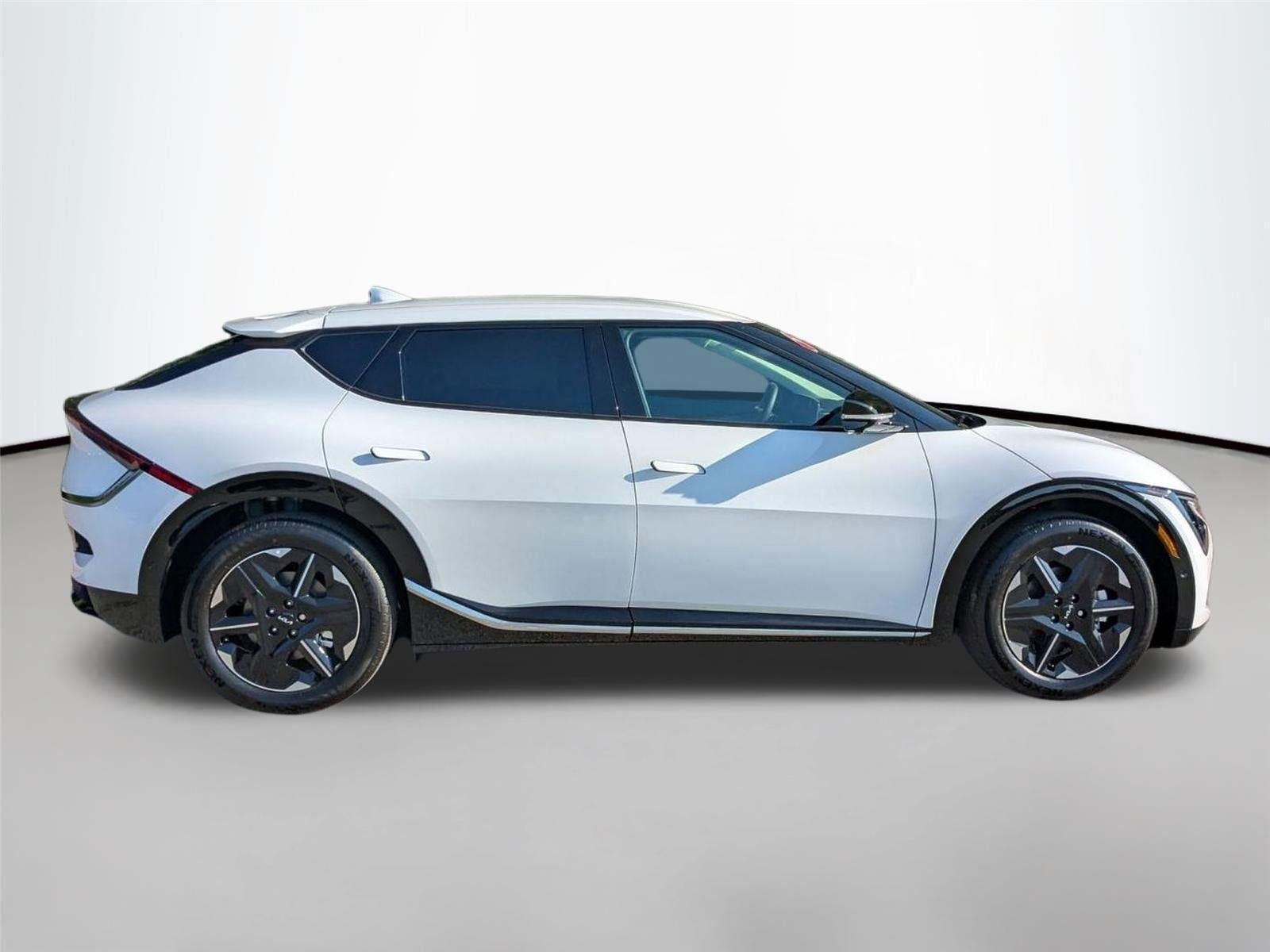 New 2025 Glacier White Pearl Kia Wind image 6