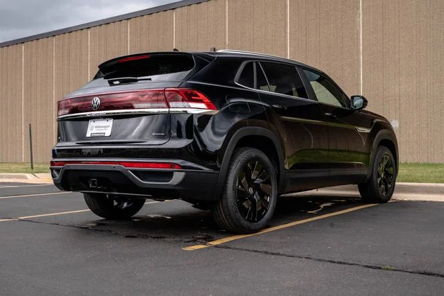 New 2026 Black Volkswagen 2.0T SE w/Technology image 8