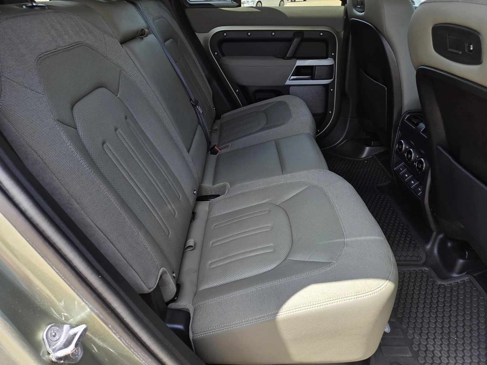 Used 2020 Pangea Green Metallic Land Rover SE image 41
