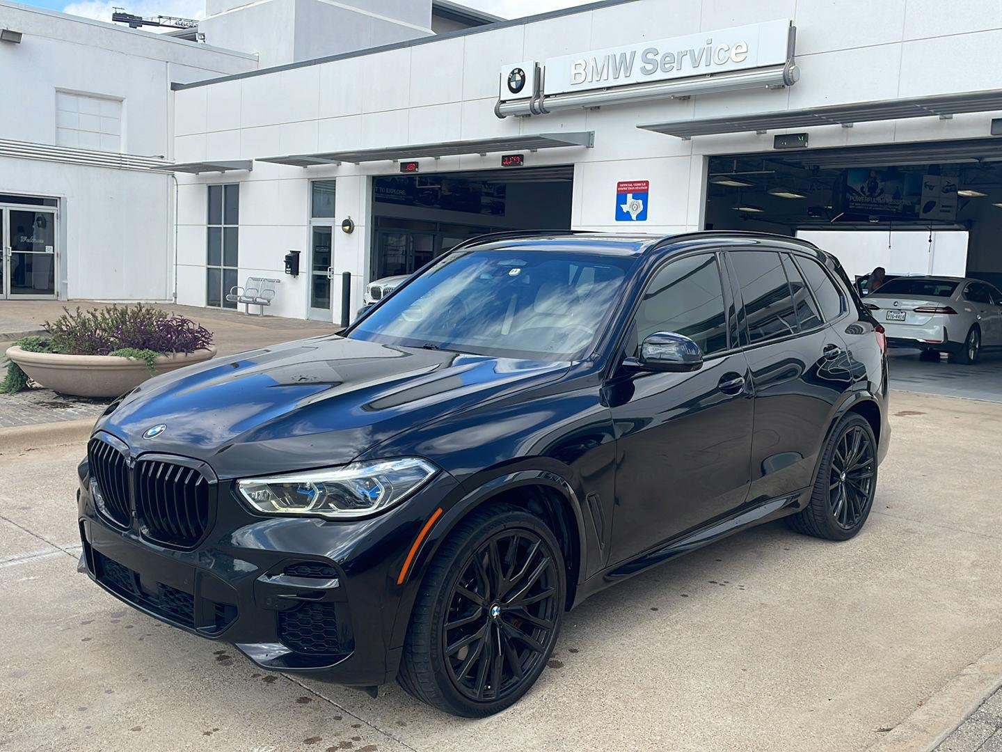 Used 2022 Black Sapphire Metallic BMW M50i image 1