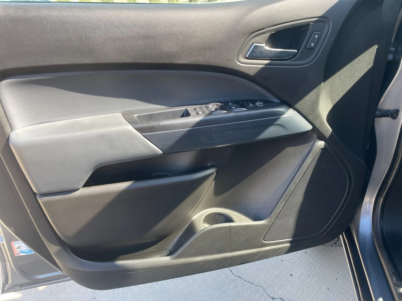 Used 2021 Gray Chevrolet Z71 image 21