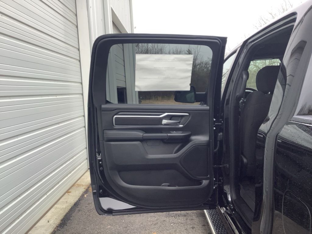New 2026 Diamond Black Crystal Pearl-Coat Exterior Paint RAM Big Horn/Lone Star image 33