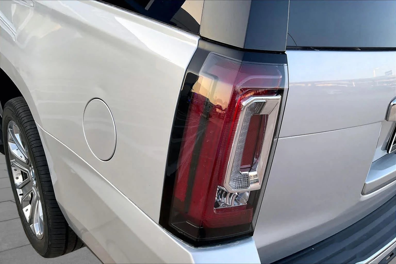 Used 2015 QUICKSILVER METALLIC GMC Denali image 25