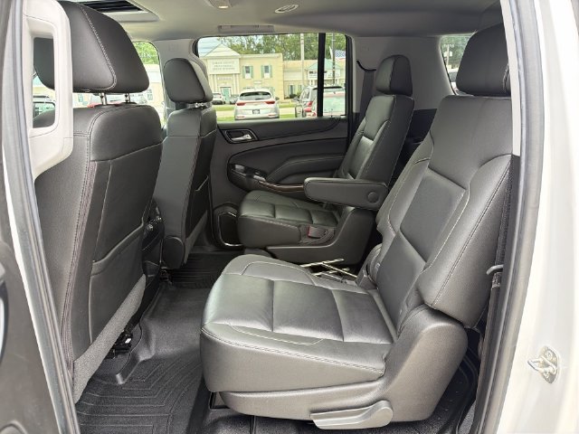 Used 2019 IRIDESCENT PEARL TRICOAT Chevrolet LT image 25