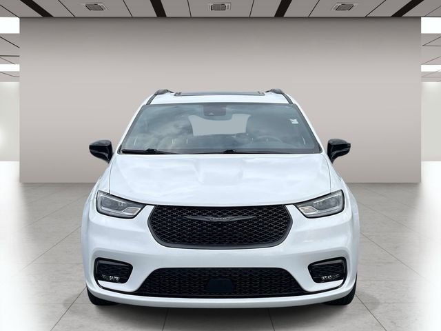 Used 2025 White Chrysler Limited image 9