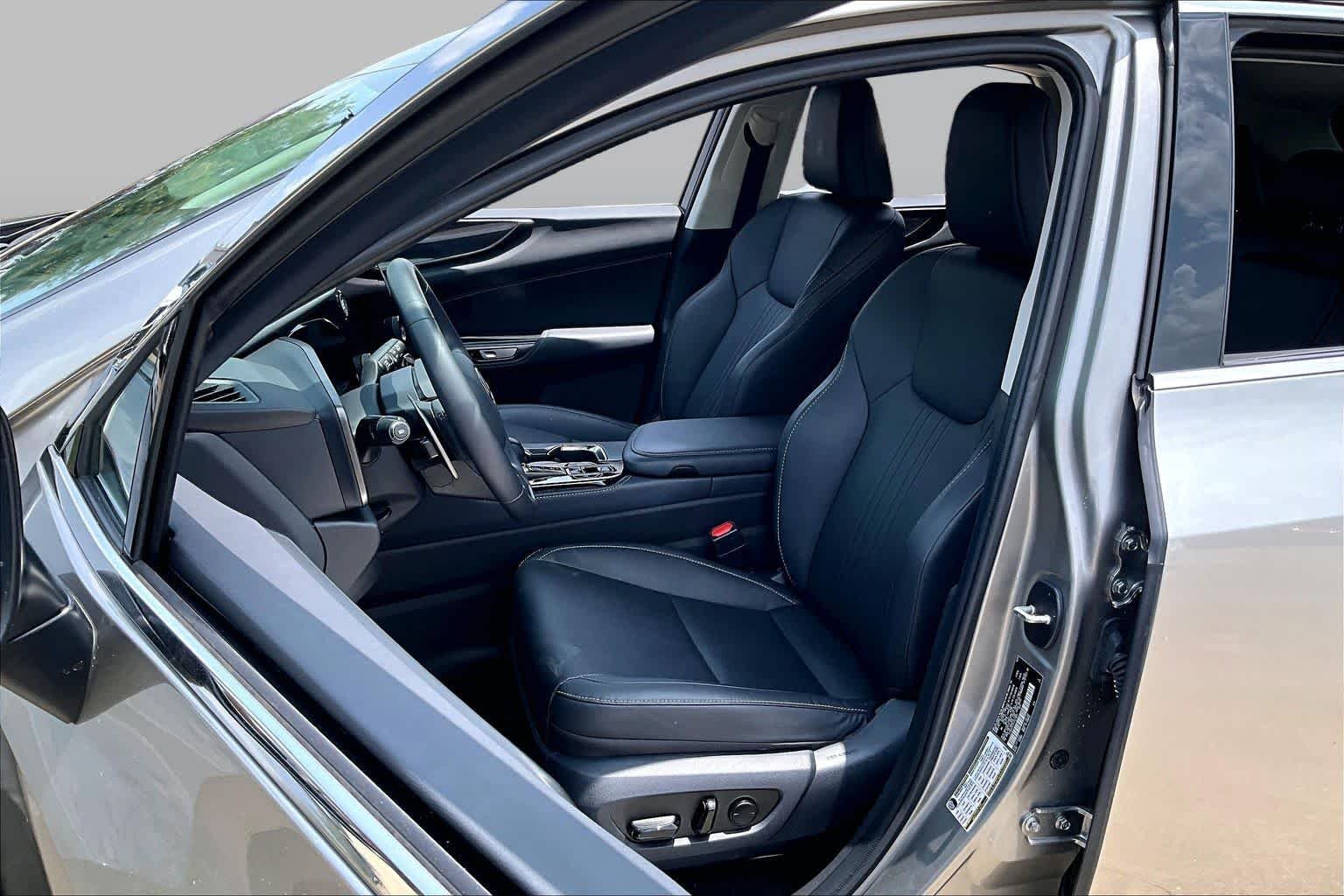 Used 2025 Atomic Silver Lexus  image 7