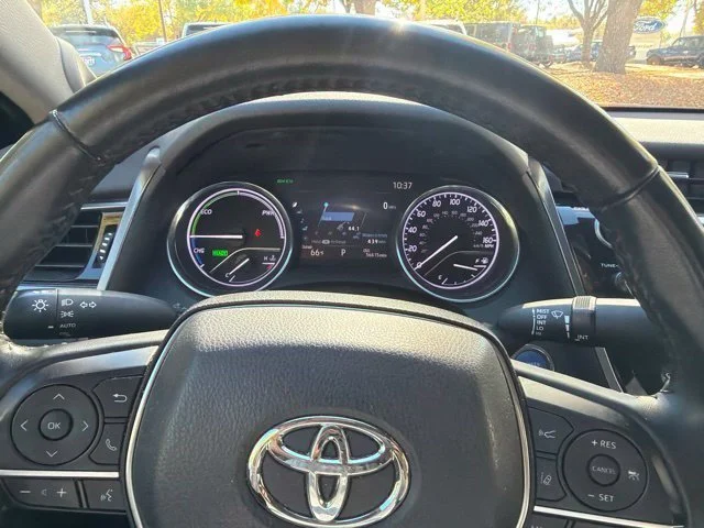 Used 2020 Blue Toyota Hybrid XLE image 18