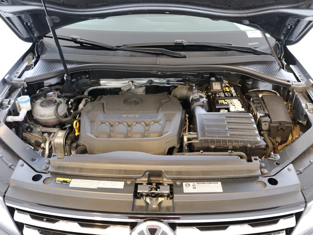 Used 2018 Gray Volkswagen 2.0T SEL image 47
