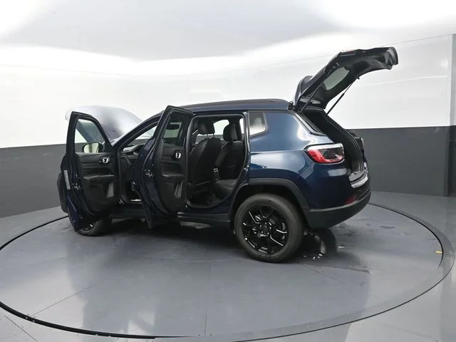New 2026 Fathom Blue Pearl Coat Jeep Latitude image 33