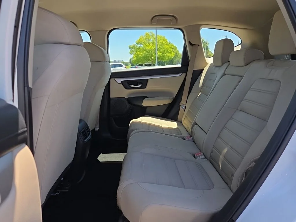 Used 2017  Honda LX image 9