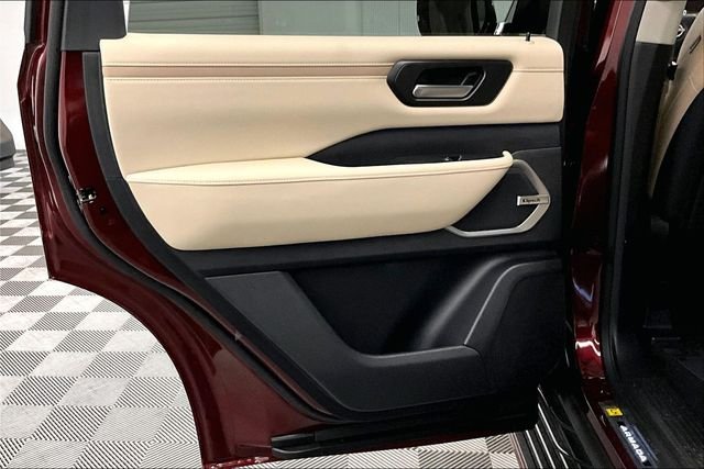 New 2026 Coulis Red Pearl/Super Black Nissan Platinum Reserve image 36
