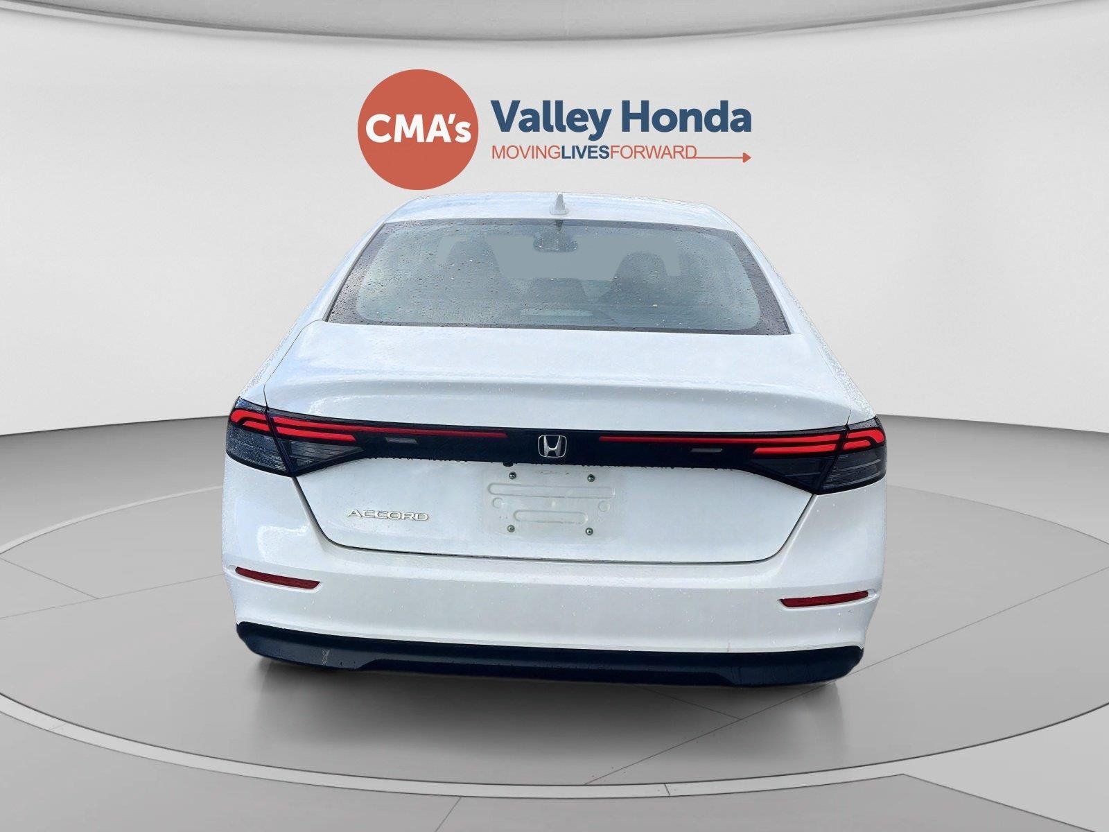 Used 2024 Platinum White Pearl Honda EX image 4