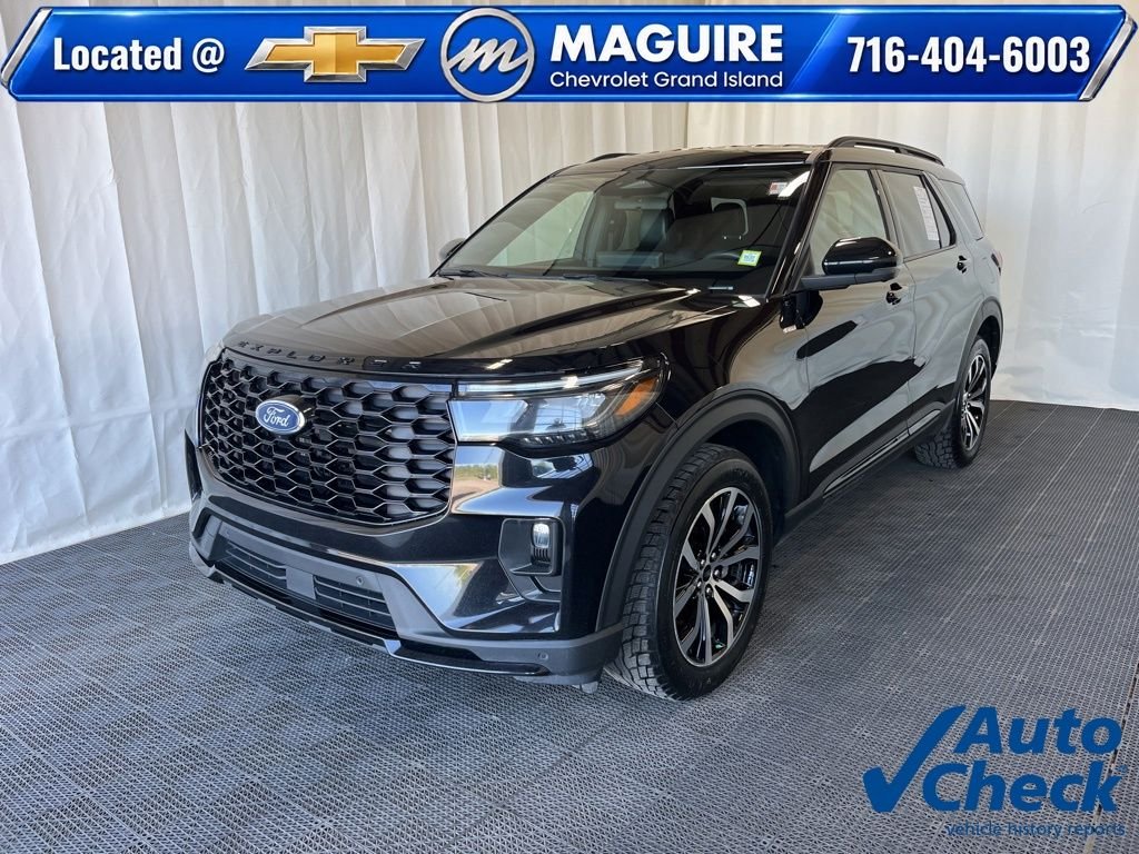 Used 2025 Agate Black Metallic Ford ST-Line image 1