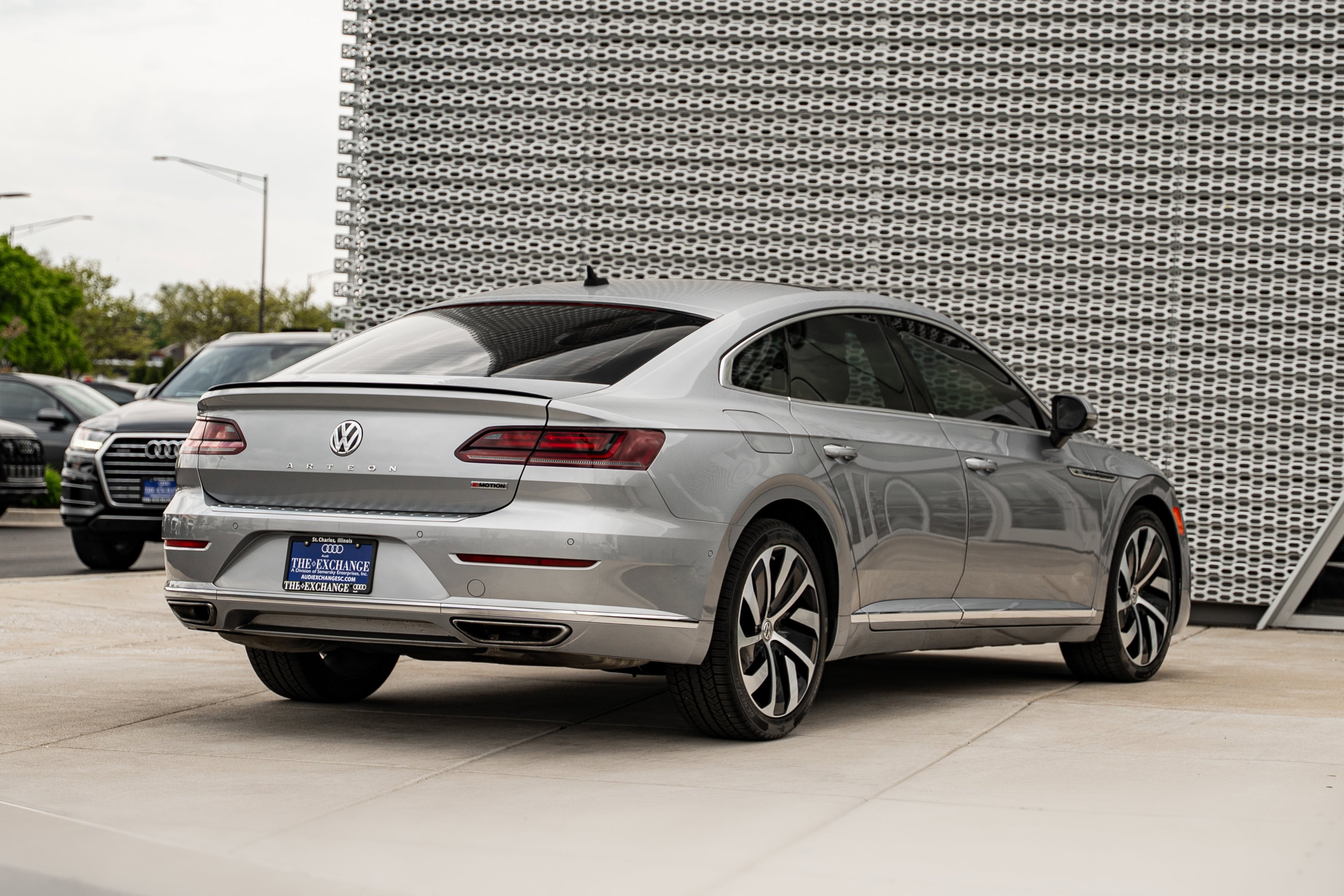 Used 2019 Pyrite Silver Metallic Volkswagen SEL Premium R-Line image 4