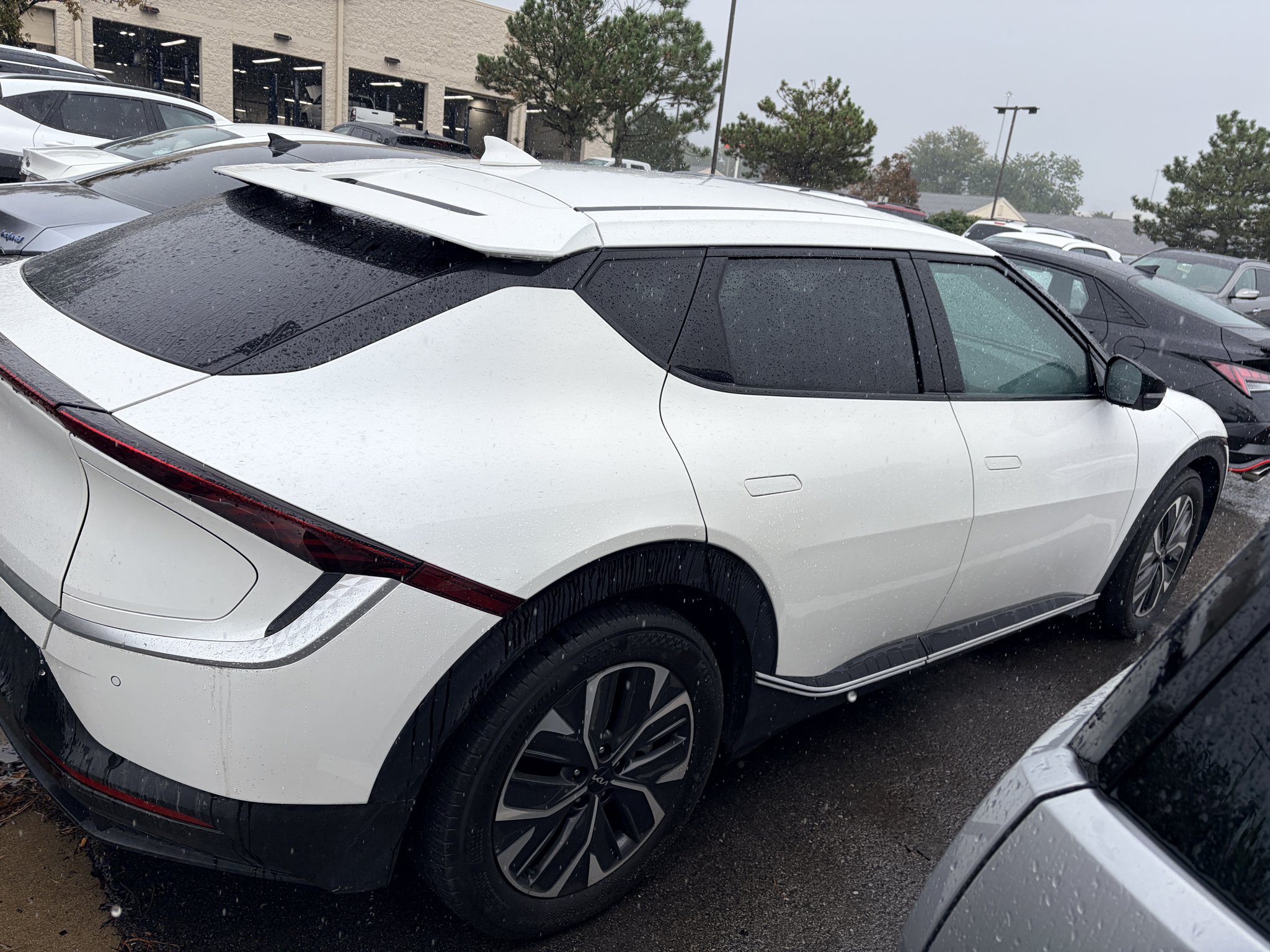 Used 2024 Snow White Pearl Kia Light Long Range image 6