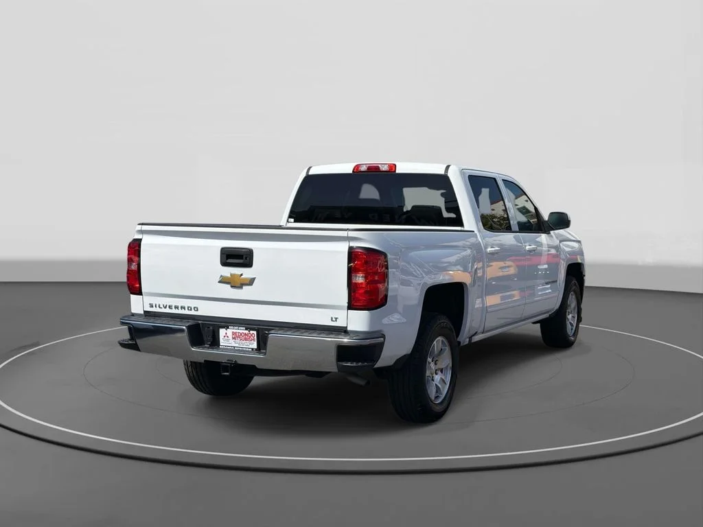 Used 2018 Summit White Chevrolet LT image 5