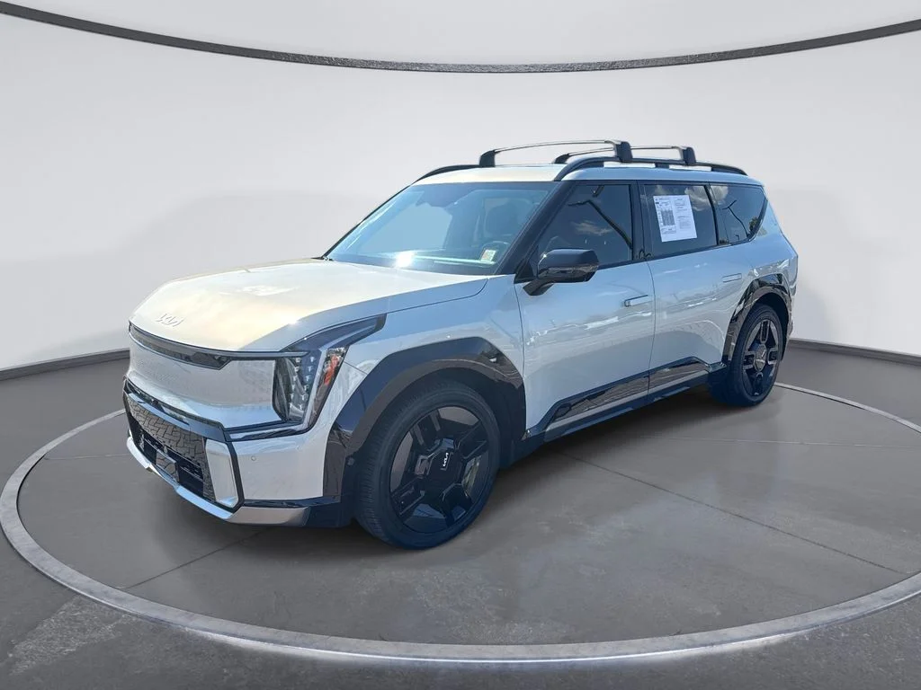 Used 2024 White Kia GT-Line image 3