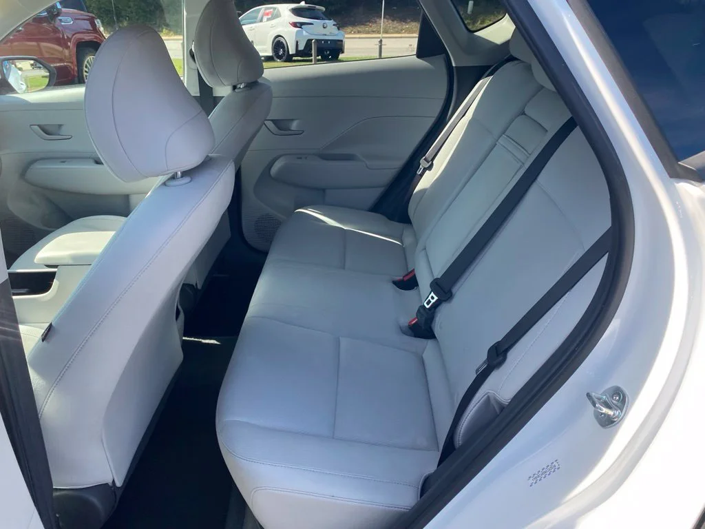 Used 2024 White Hyundai SEL image 5