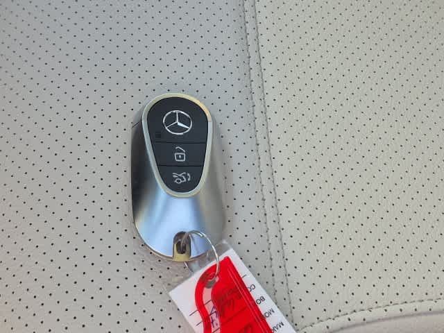 Certified Used 2026 Polar White Mercedes-Benz GLC 300 image 31