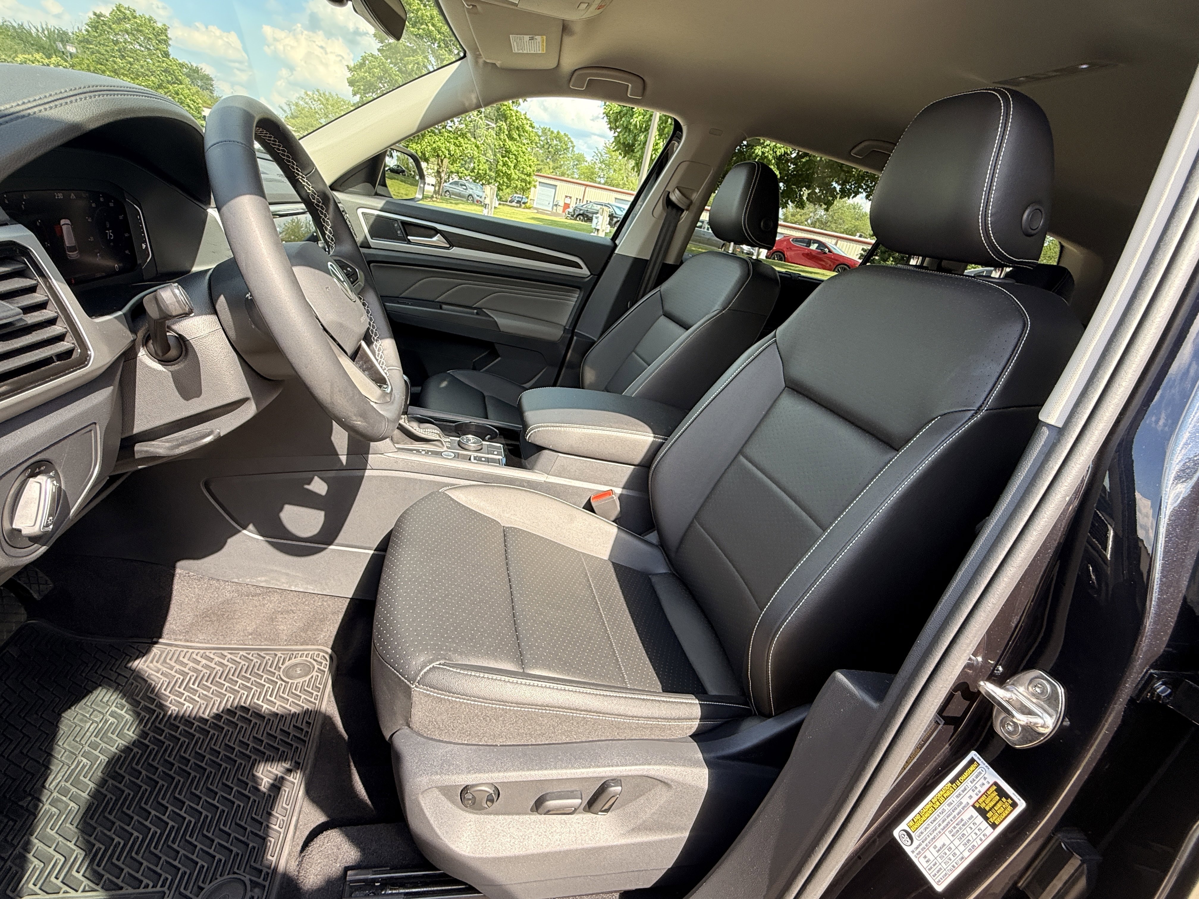 Used 2023  Volkswagen 3.6L V6 SE w/Technology image 25