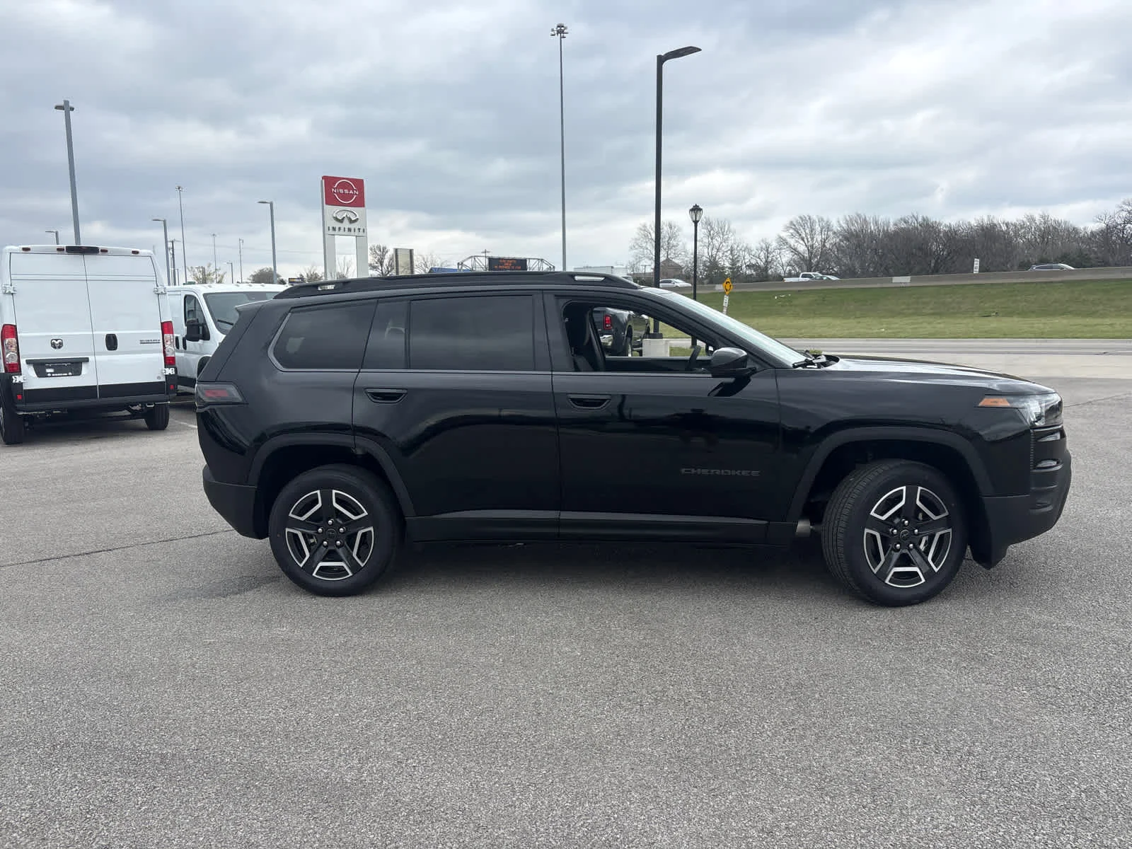 New 2026 Diamond Black Crystal Pearlcoat Jeep Laredo image 10