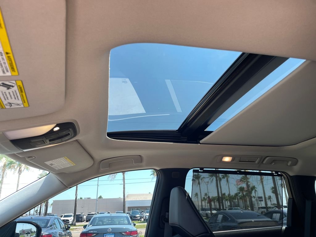 Used 2023 Blue INFINITI Sensory image 21