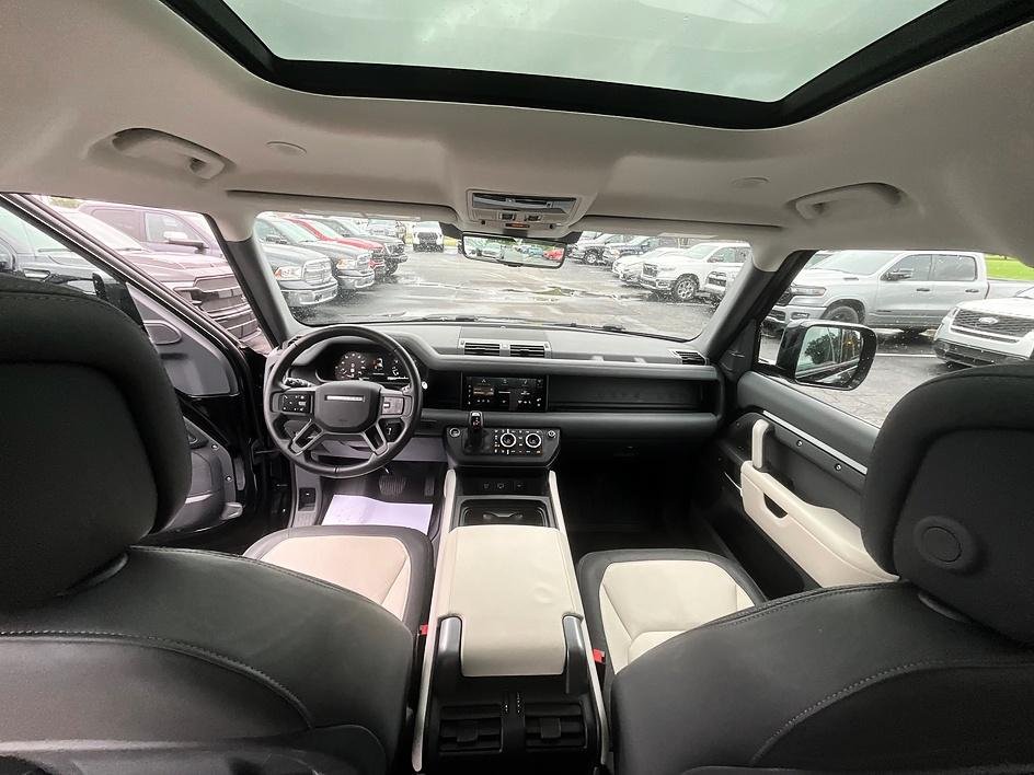 Used 2024 Black Land Rover X-Dynamic SE image 38