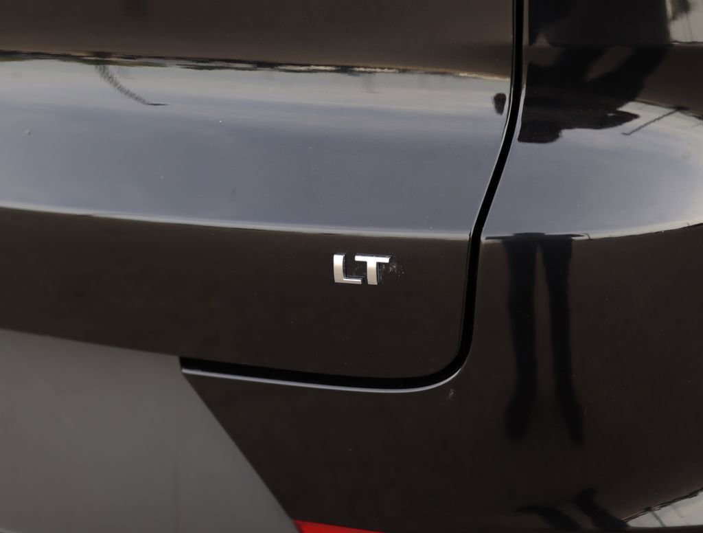 Used 2025 Mosaic Black Metallic Chevrolet LT image 31