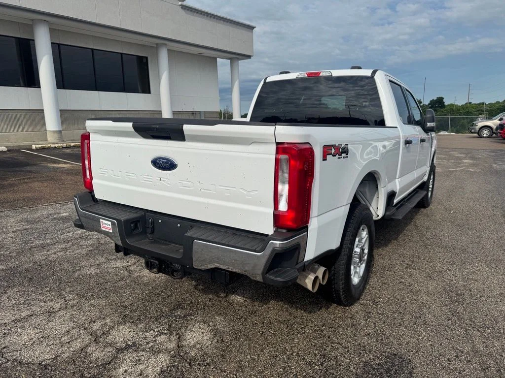 Used 2025 Oxford White Ford XLT image 7