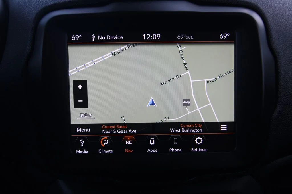 Used 2021 Black Jeep Latitude image 12
