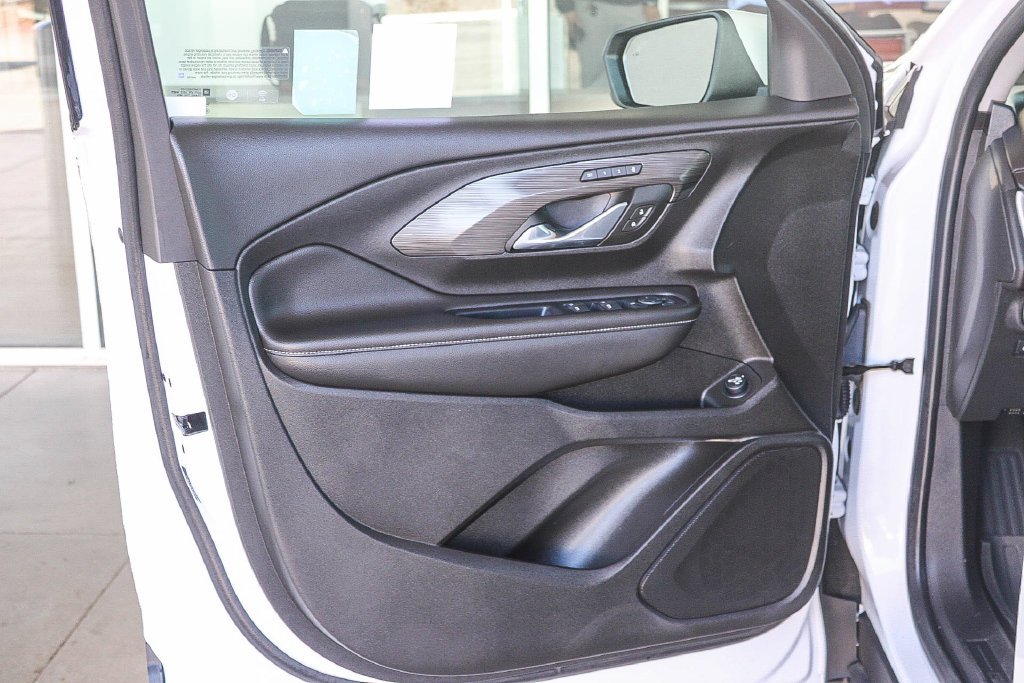 Used 2023 White GMC SLT image 24